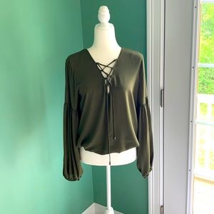 Venus top, new without tag Size M